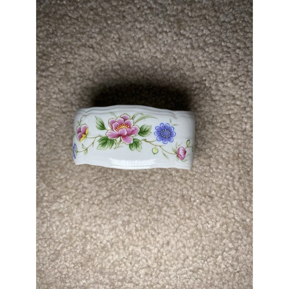 Set of 4 Andrea by Sadek Porcelain Floral Napkin Rings 2